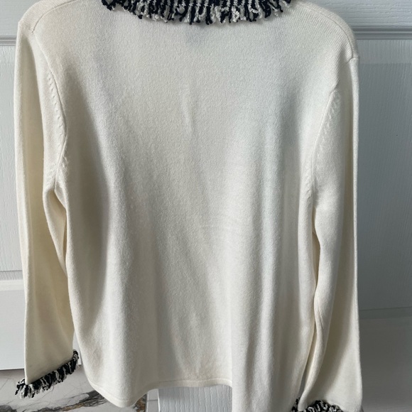 Sweater - Picture 4 of 4